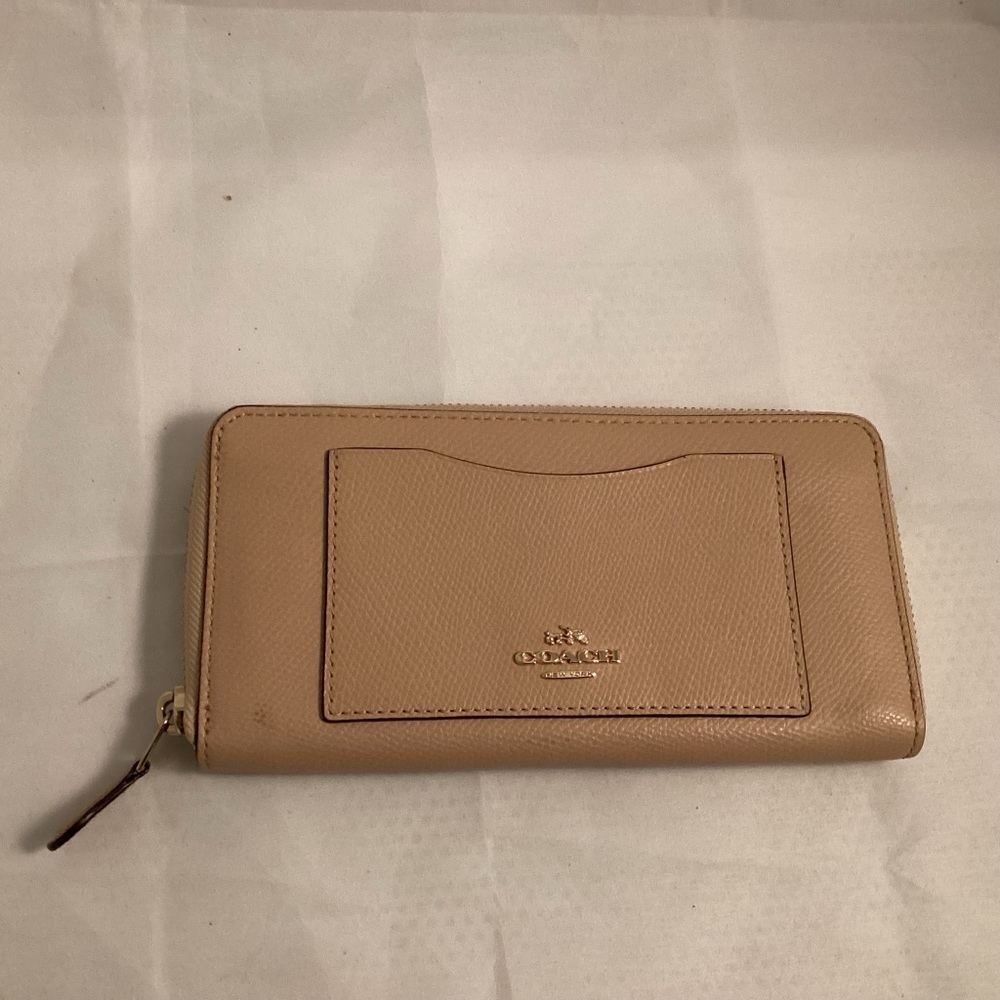 Beige Coach Zippy Accordeon Wallet
